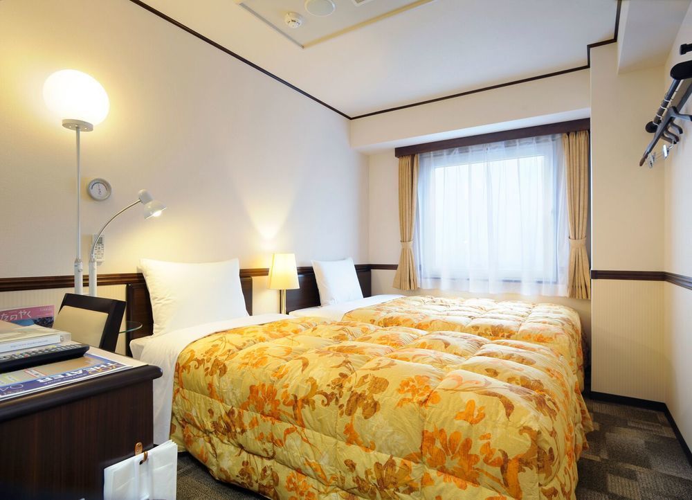 Toyoko Inn Kashiwa Eki Nishi Guchi Exterior foto