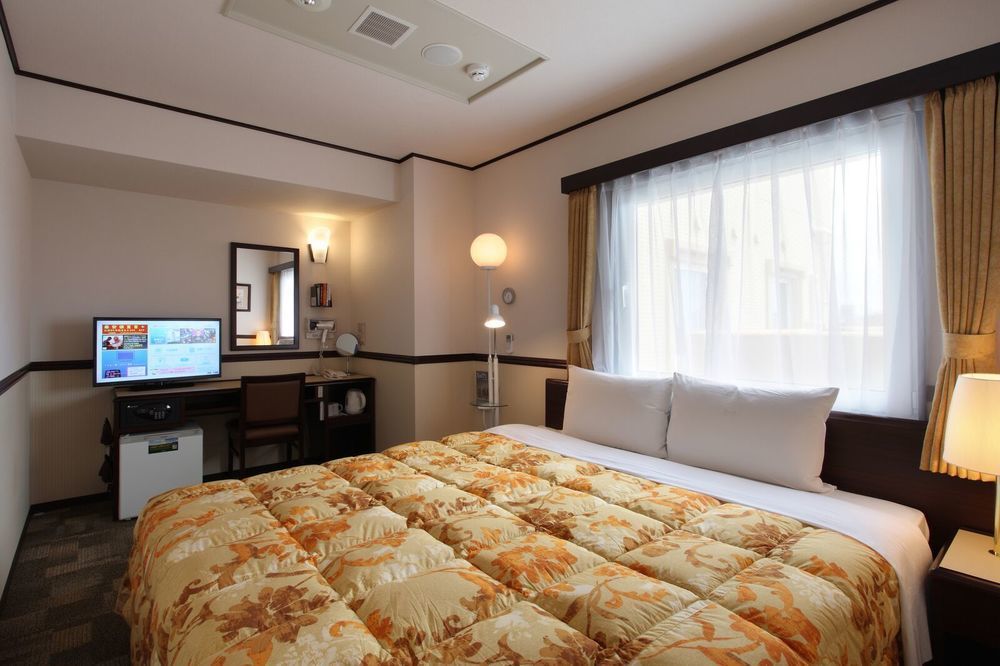 Toyoko Inn Kashiwa Eki Nishi Guchi Exterior foto