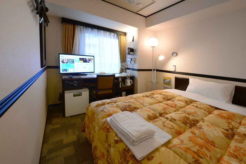 Toyoko Inn Kashiwa Eki Nishi Guchi Exterior foto